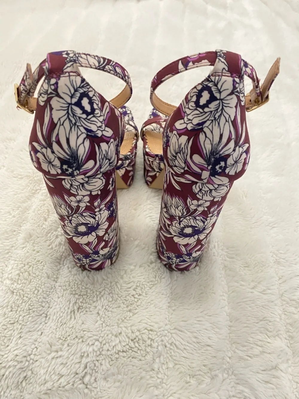 Express Platform Ankle-Strap Floral Heeled Sandals in Plum Size 7